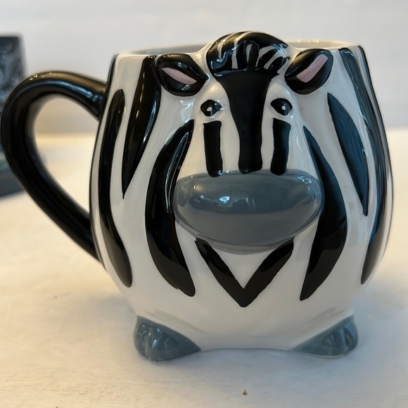 Hand painted Dolomite Zebra oversized coffee mug Pier 1 - Picture 1 of 5